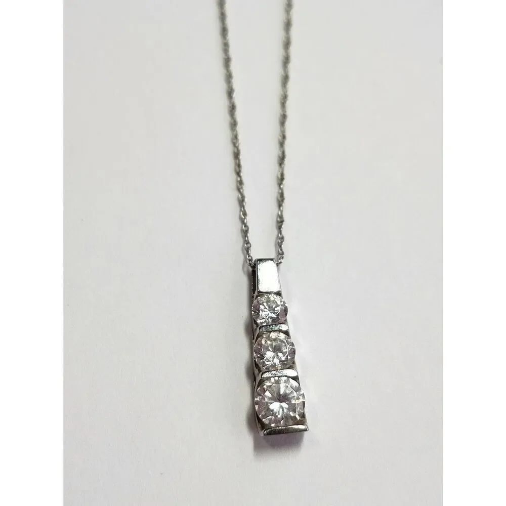 14K White Gold CZ Pendant Necklace DQ